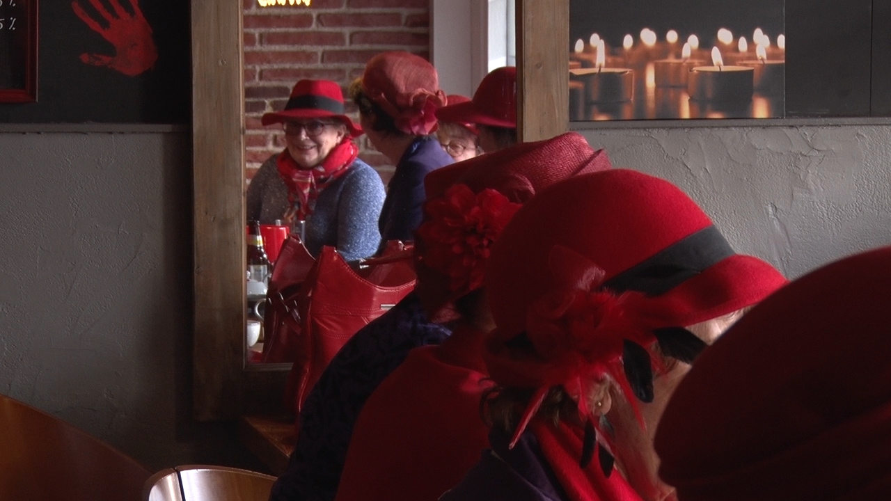 maaien Gehoorzaam kom Op stap met de dames van de Red Hat Society - OPEN Rotterdam