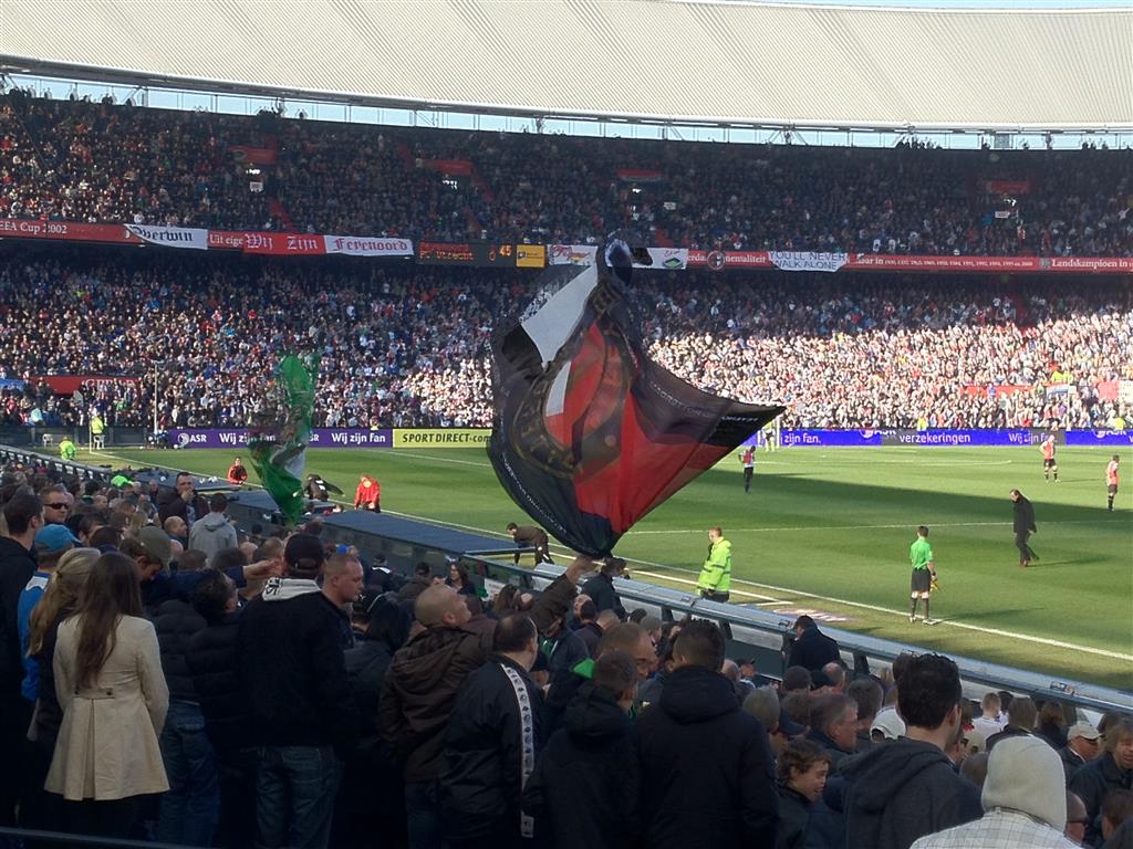 Voor één dag Feyenoord stadionspeaker: voetbalclub lanceert winactie