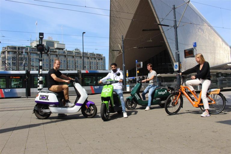 Rotterdam zet in op scooters en deelfietsen om druk OV te voorkomen OPEN Rotterdam
