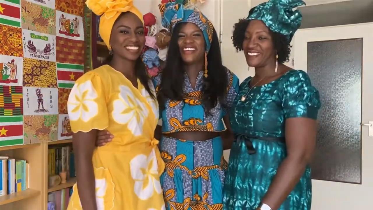 Let op gevoeligheid rechter Rotterdamse zussen showen traditionele kleding met hun moeder - OPEN  Rotterdam