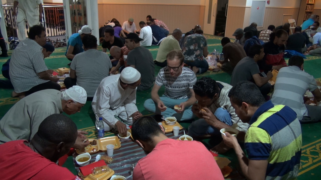 Iftar Essalam moskee ramadan