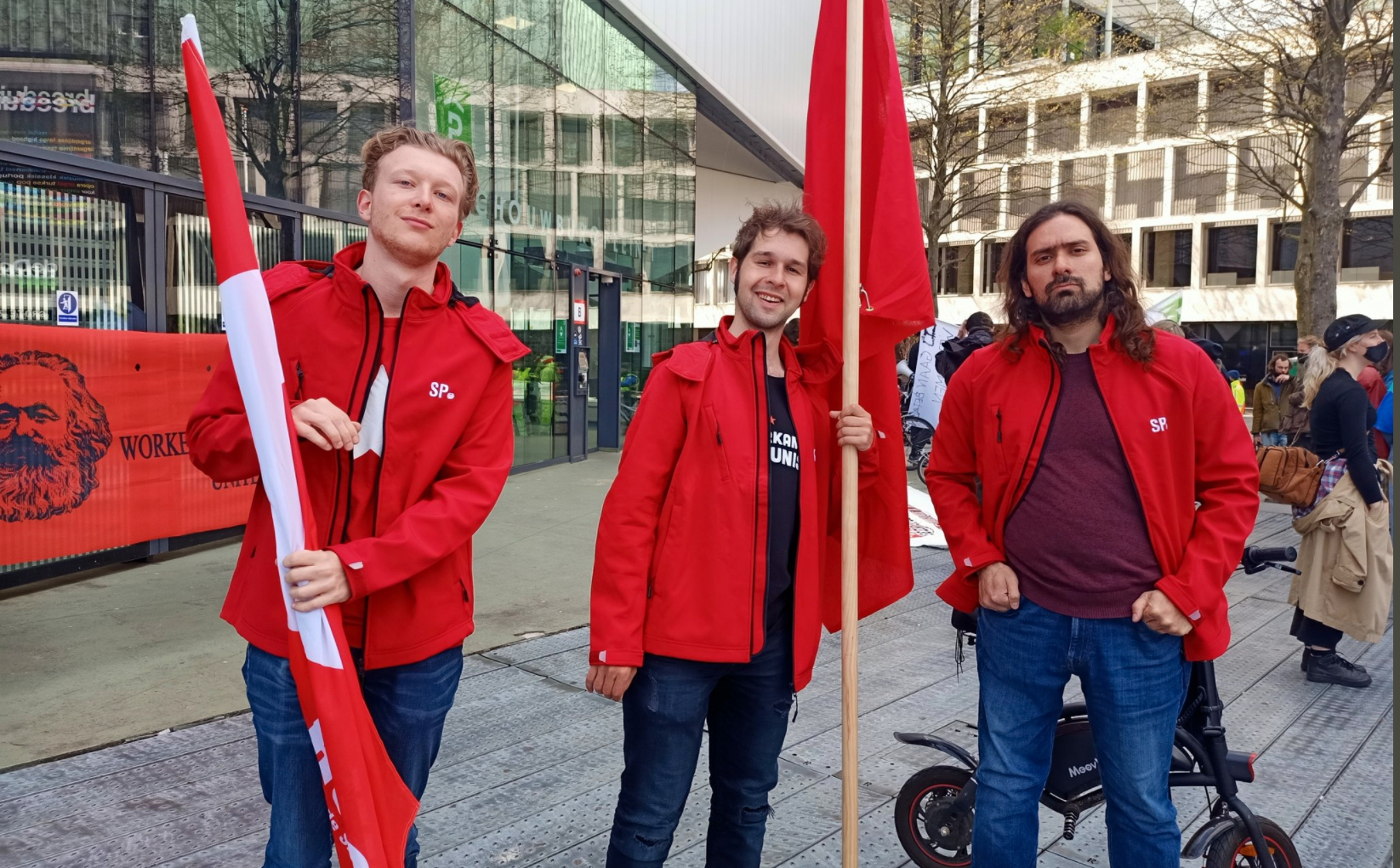 Rotterdam kleurt rood tijdens het Dag van de Arbeid protest