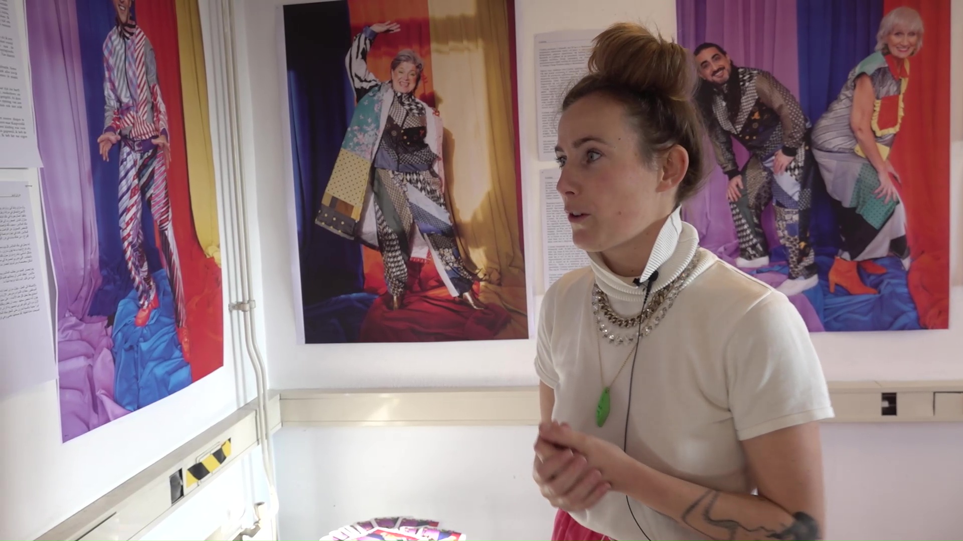 vervormen vervolging injecteren VIDEO | Modeontwerper maakt van oude stropdassen en stoffen nieuwe  kledinglijn voor kledingbank - OPEN Rotterdam