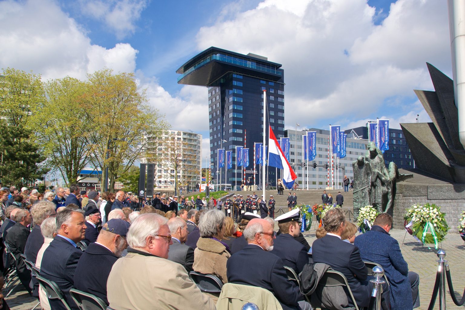 Zo herdenken Rotterdammers oorlogsslachtoffers op 4 mei - OPEN Rotterdam
