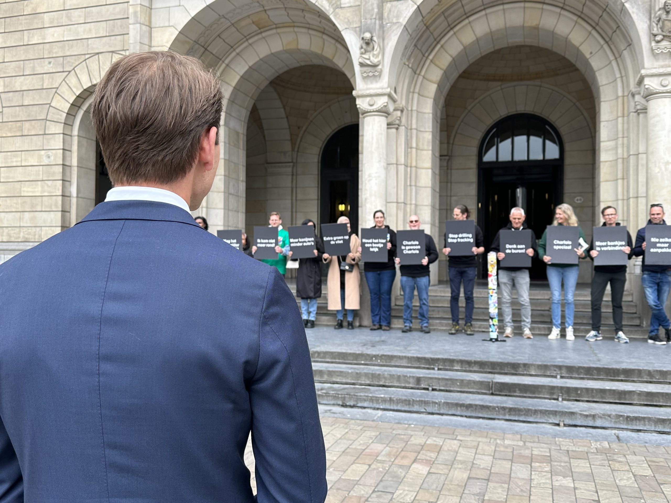 Wijkakkoord OudCharloisWielewaal geschreven in ‘stickertaal’ puntig