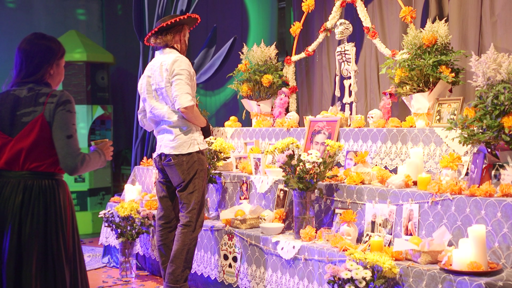 Dia de los Muertos in Delfshaven: 'De essentie is om met liefde aan ze terug te denken, niet met ver