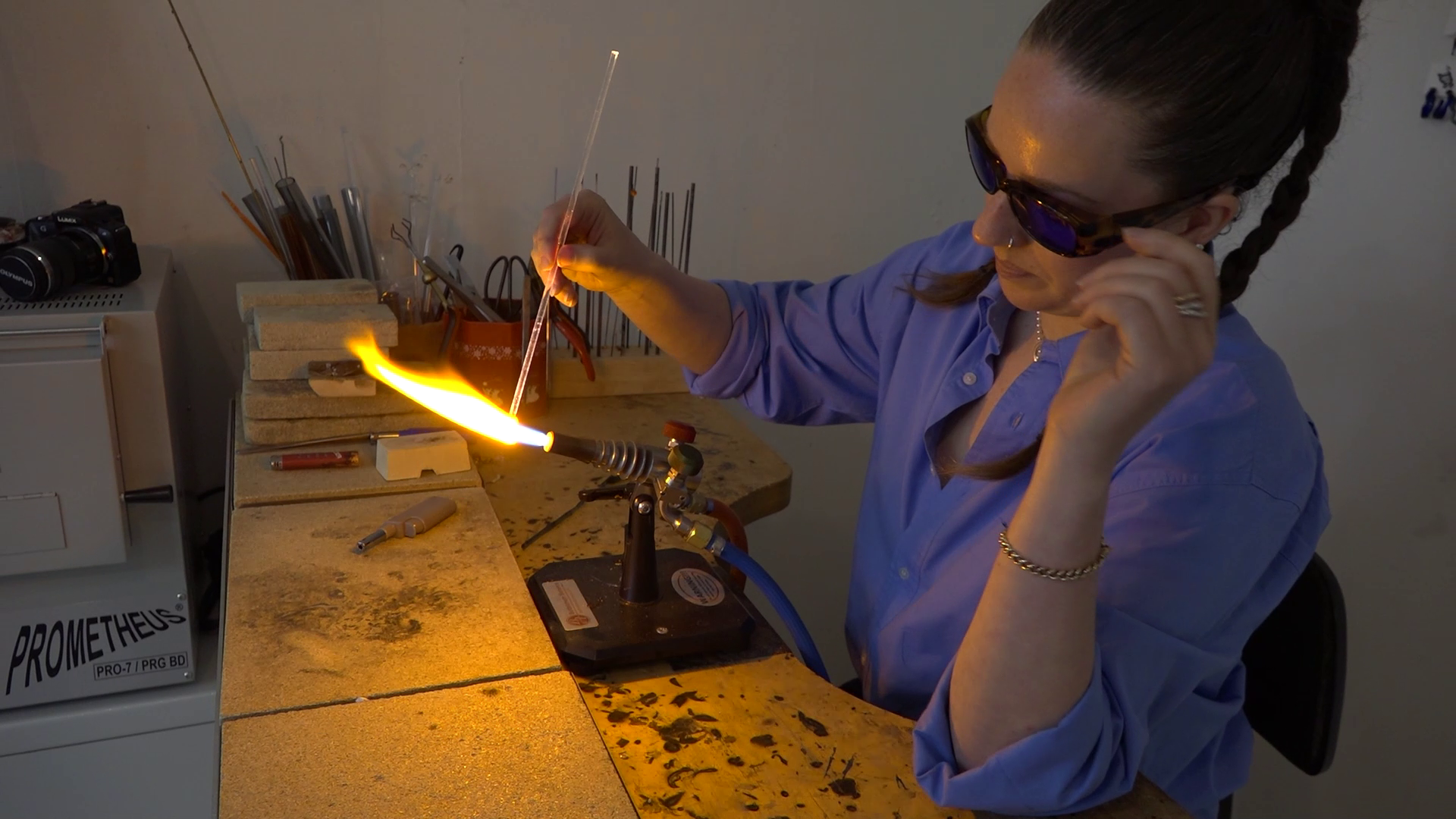 Rotterdamse Lisette maakt unieke sieraden: ‘Ze is altijd op zoek naar de grens’