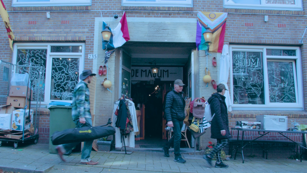 Feest in de kringloopwinkel: De Majum viert 112 jaar met eigenaren Jan en Steffan