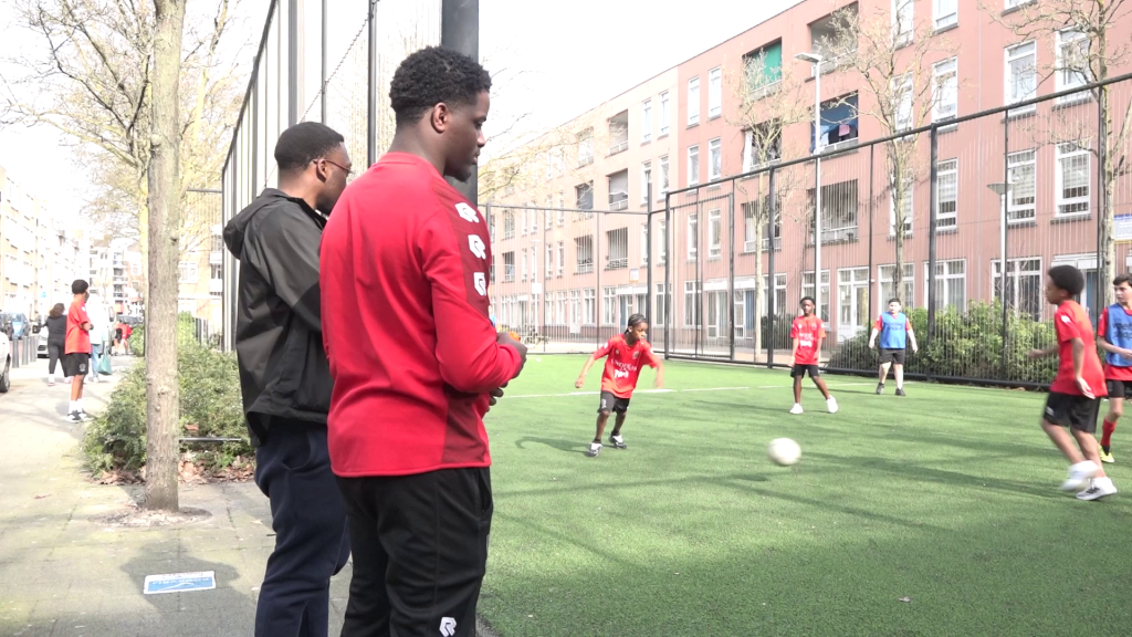 ‘The Underdogs’ maken het verschil voor jongeren in het Oude Westen: ‘Dit is wat wij vroeger misten’