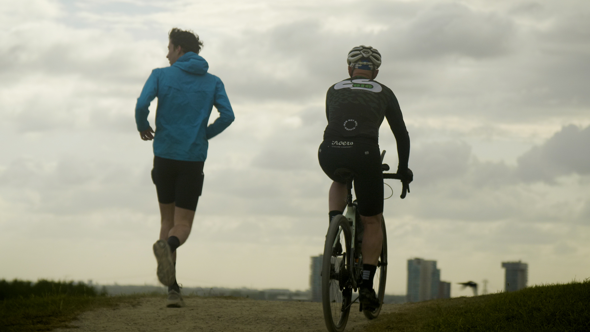 Rotterdammer traint op skiberg Bergschenhoek voor driedubbele klim Mont Ventoux