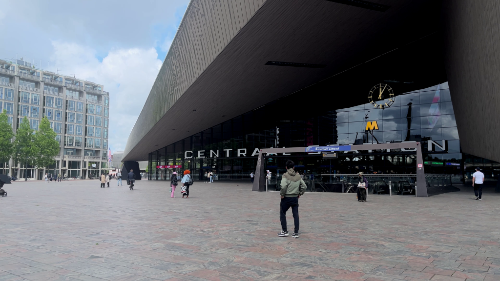 Trein en perron 8 van Rotterdam Centraal ontruimd na melding explosieven