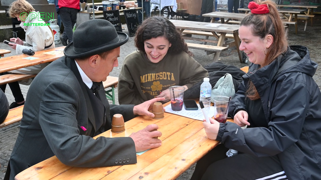 Bij festival Plein Public zoeken inwoners uit Delfshaven de verbinding op met elkaar