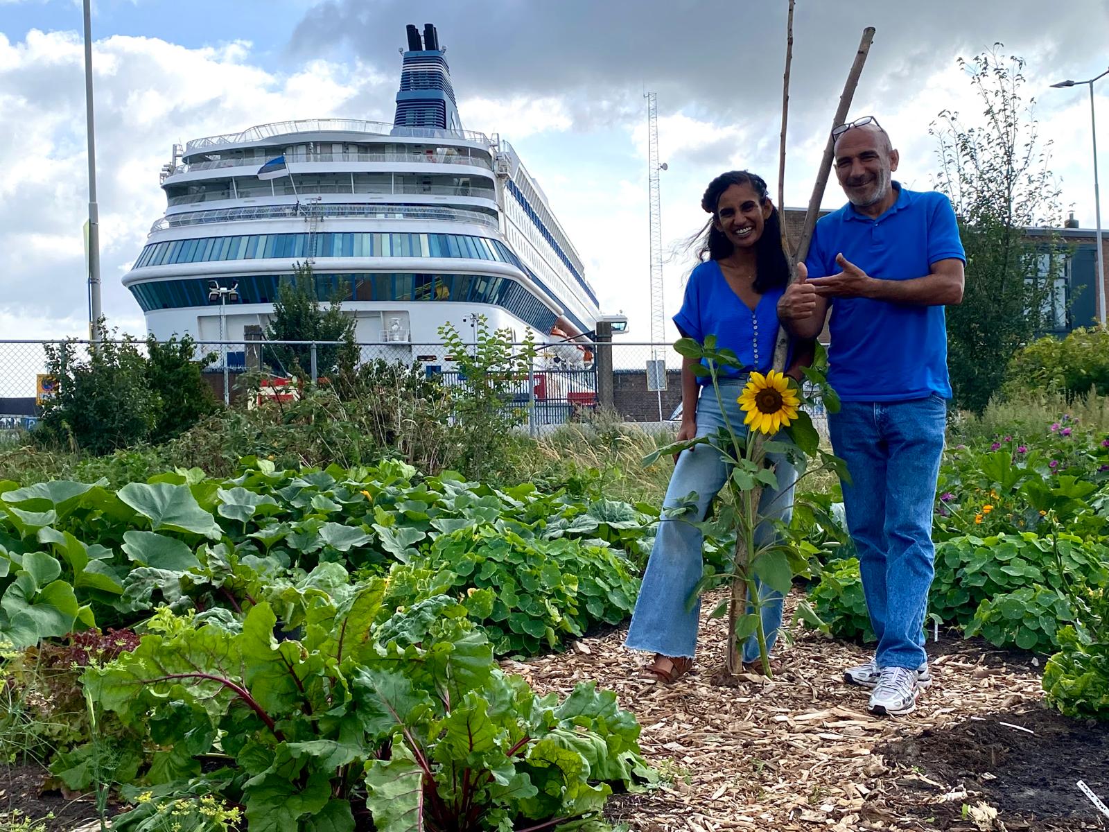 Dorpsplein geopend voor vluchtelingen op boot Silja: ‘Ik voel me weer mens’