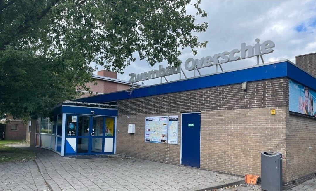 Actiegroep Zwembad Overschie strijdt met petitie voor behoud van zwembad tot nieuwe klaar is