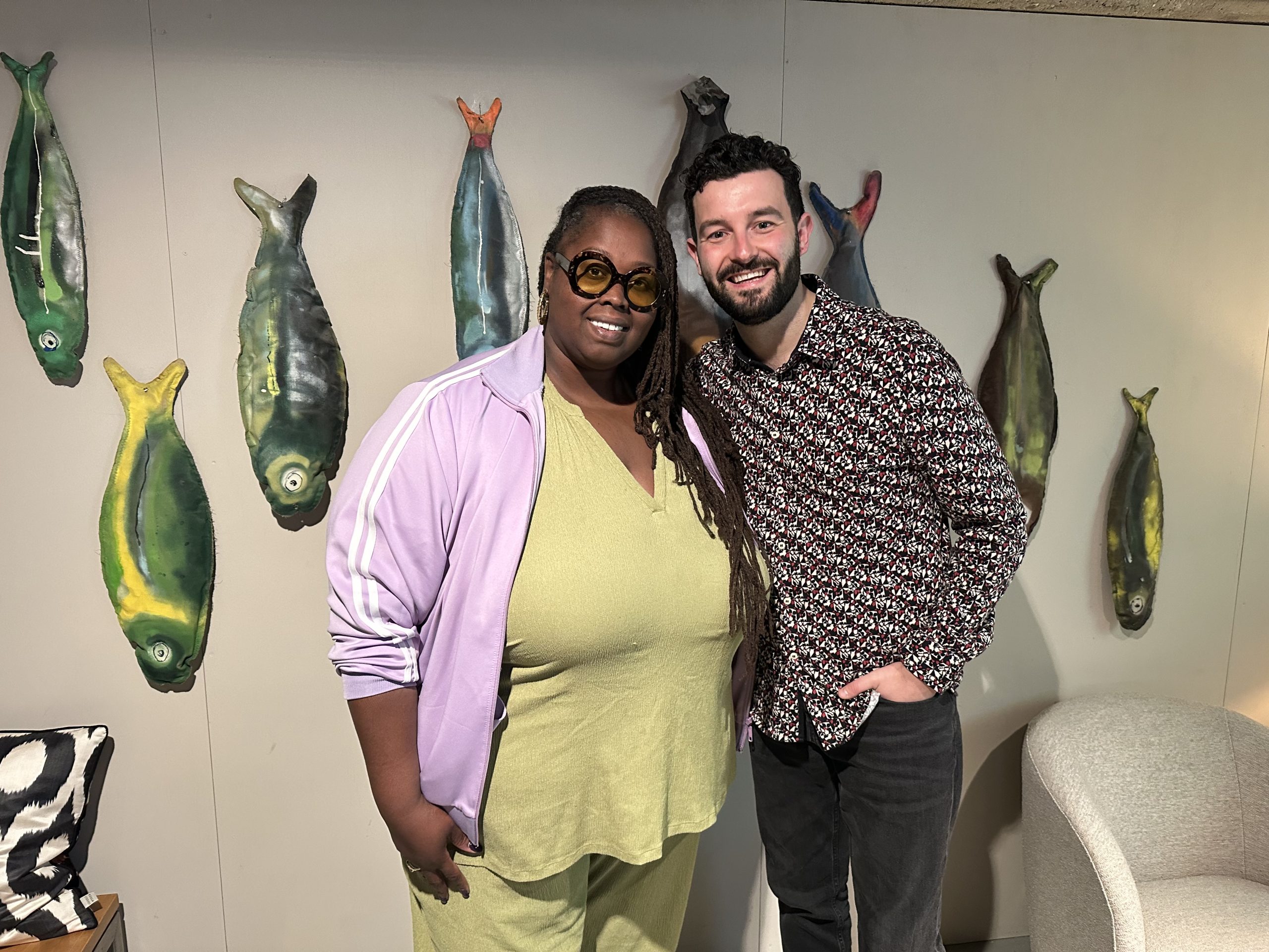 Mike met zangeres Shirma Rouse tijdens de opnames van de podcast