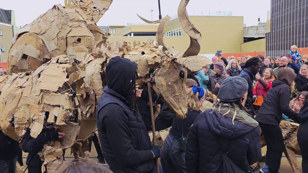 OPEN vlogger Marjolein geëmotioneerd door The Herds: ‘Ik heb meerdere traantjes weggepinkt’