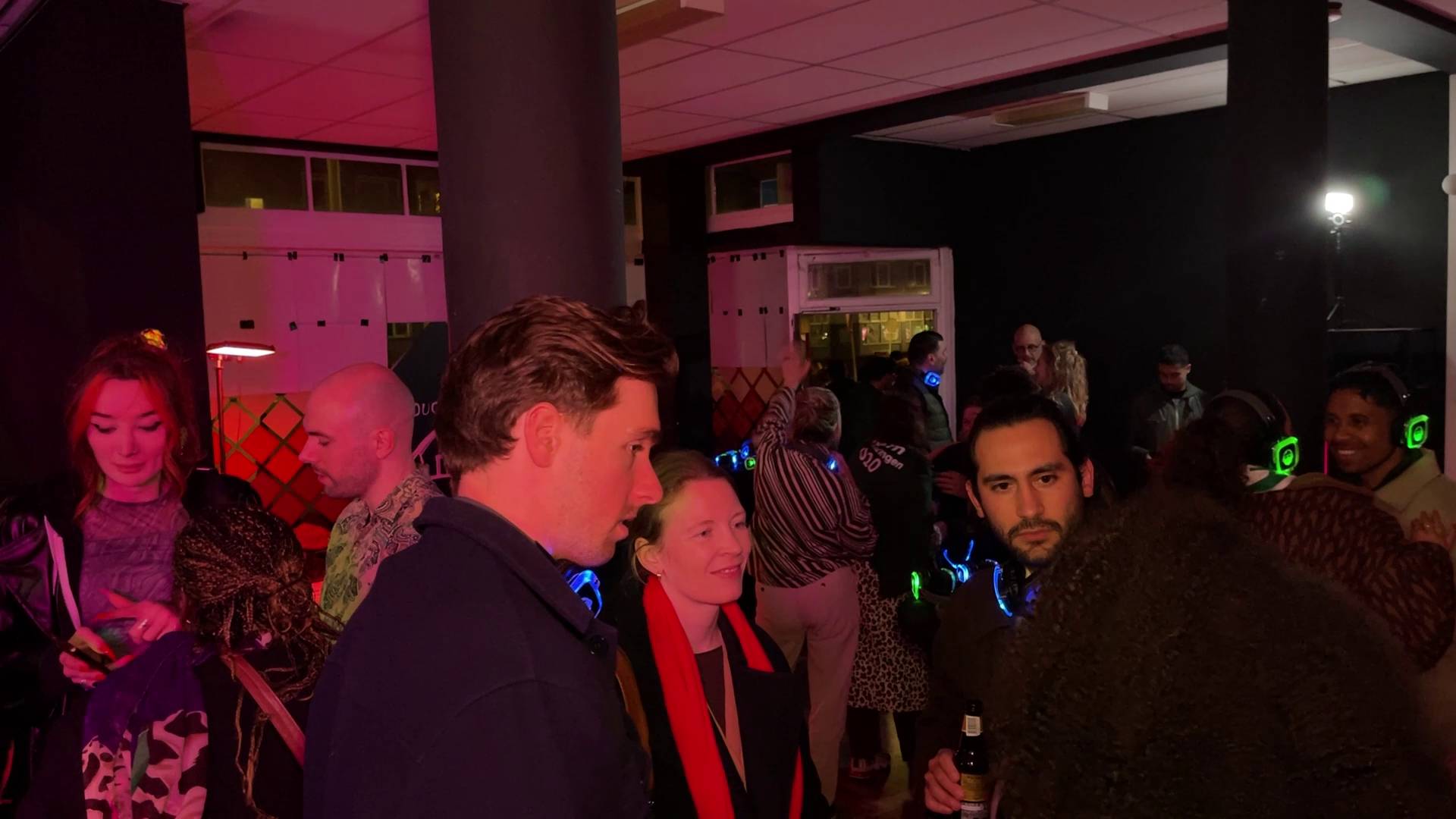 Silent disco trekt eerste stemmers ’s nachts naar stembureau in Charlois