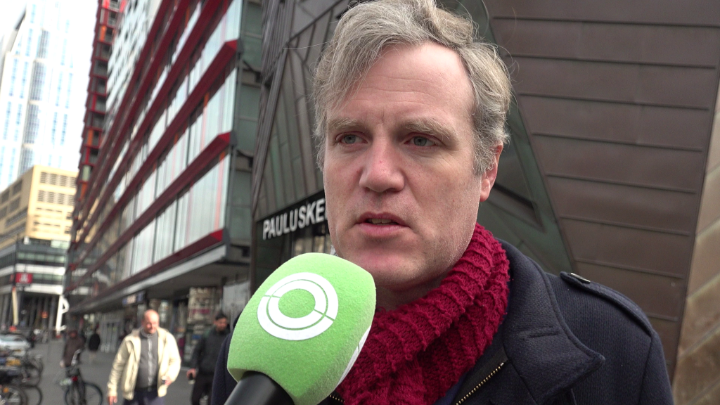 Pauluskerk kaart met 1 aprilgrap ongelijkheid voor daklozen in Rotterdam aan